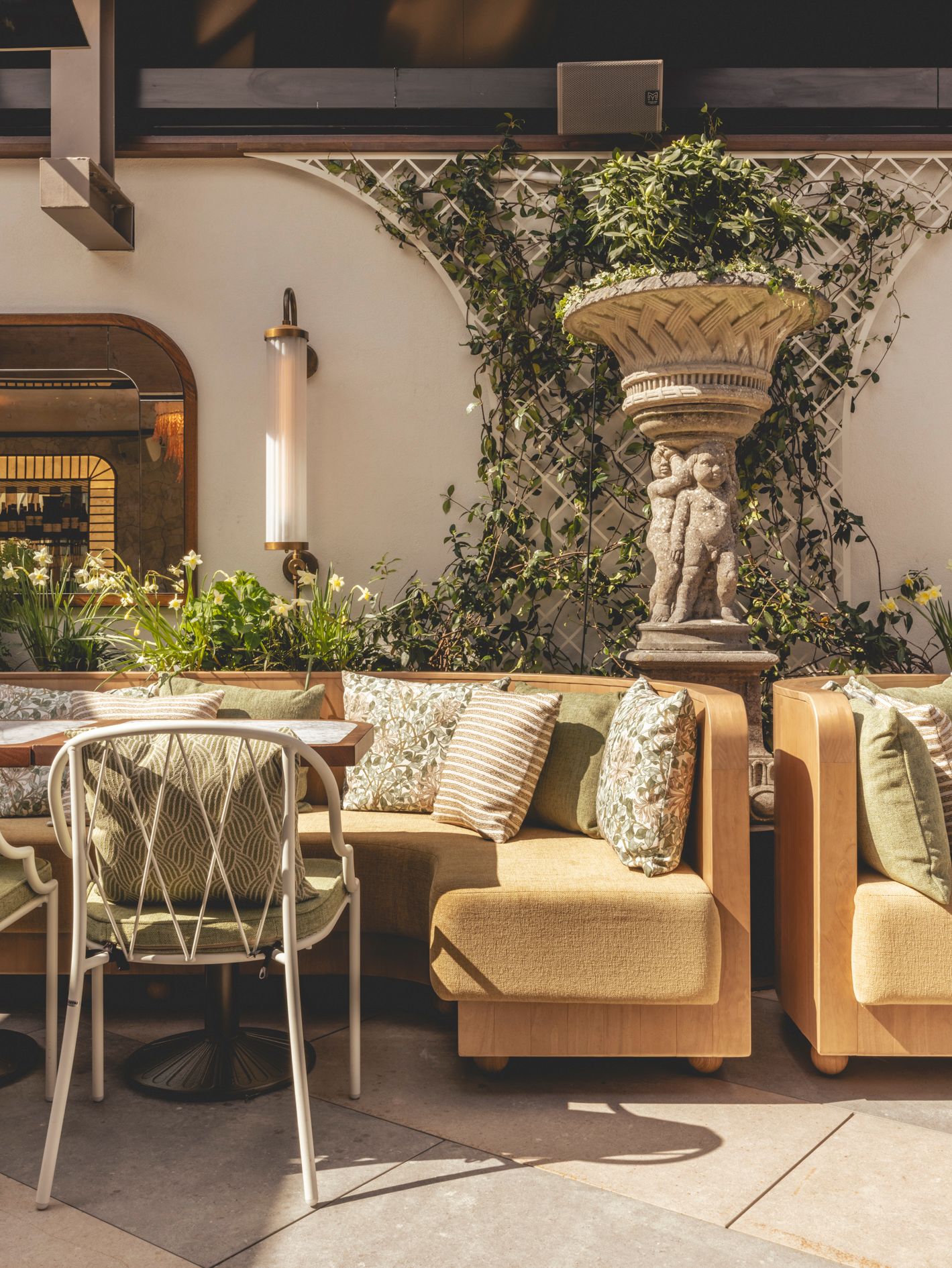 Lillie's — interior photo 6