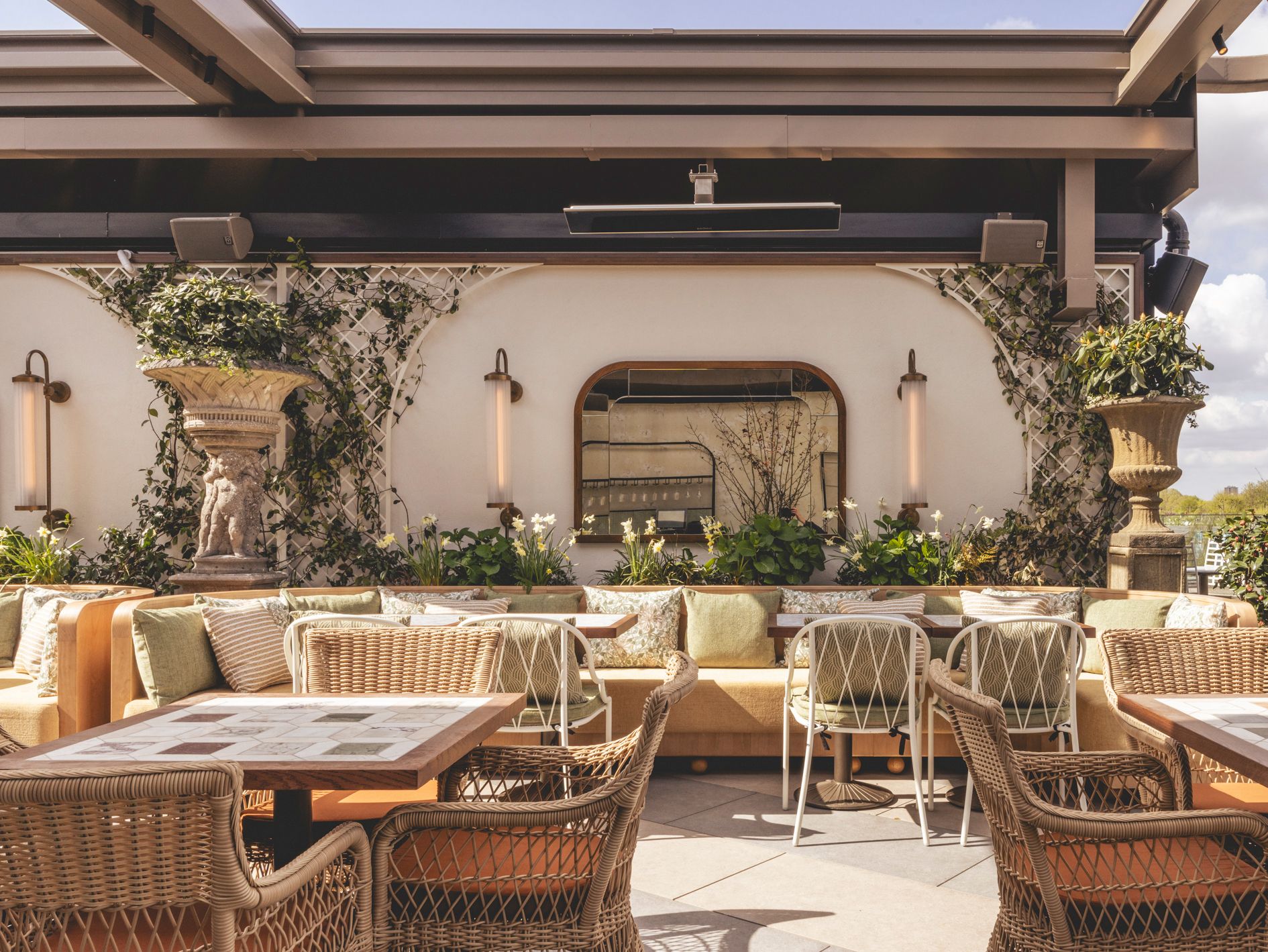 Lillie's — interior photo 3